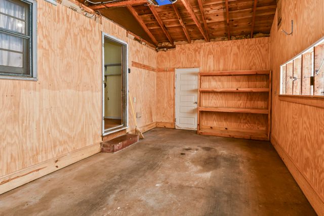 1825 S Weaver Avenue, Springfield, MO 65807