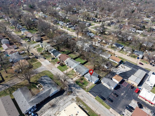 1825 S Weaver Avenue, Springfield, MO 65807