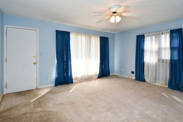 1825 S Weaver Avenue, Springfield, MO 65807