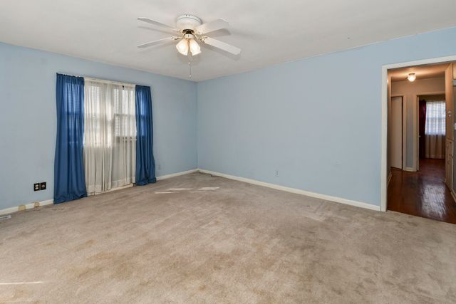 1825 S Weaver Avenue, Springfield, MO 65807