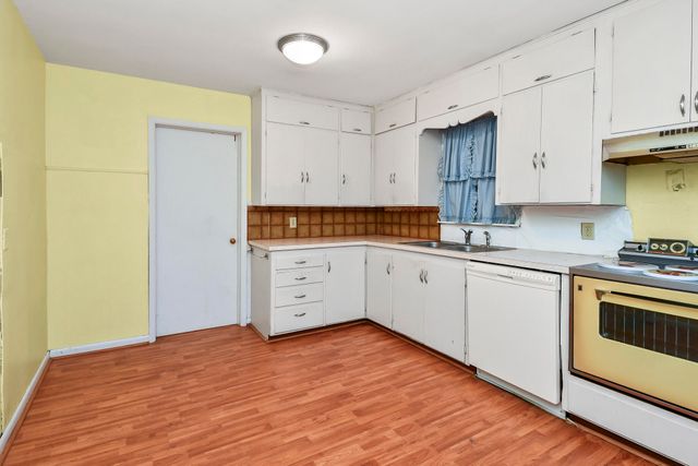 1825 S Weaver Avenue, Springfield, MO 65807