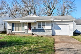 1825 S Weaver Avenue, Springfield, MO 65807
