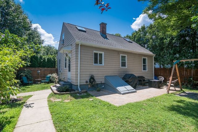 222 Plumtree Rd, Springfield, MA 01118