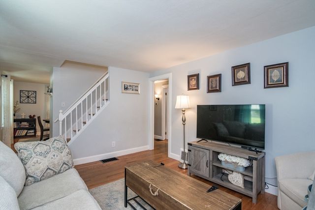 222 Plumtree Rd, Springfield, MA 01118