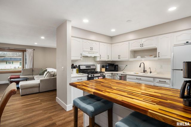 3306 W BIRKSHIRE Drive, Peoria, IL 61614