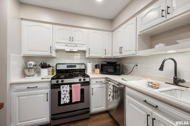 3306 W BIRKSHIRE Drive, Peoria, IL 61614