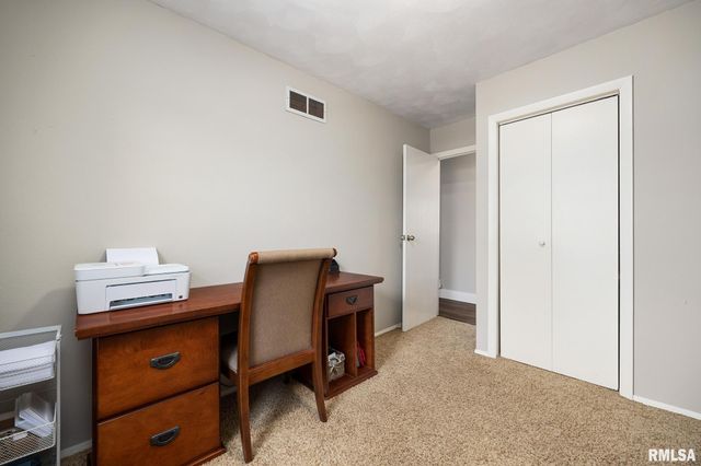 3306 W BIRKSHIRE Drive, Peoria, IL 61614