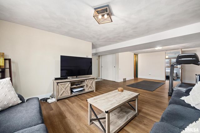 3306 W BIRKSHIRE Drive, Peoria, IL 61614