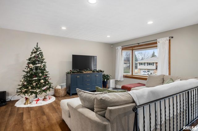 3306 W BIRKSHIRE Drive, Peoria, IL 61614