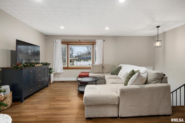 3306 W BIRKSHIRE Drive, Peoria, IL 61614