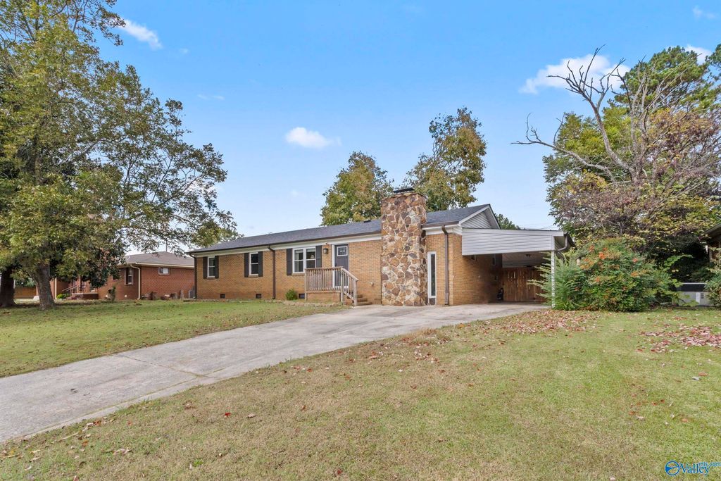 314 Larkwood Drive SW, Decatur, AL 35601