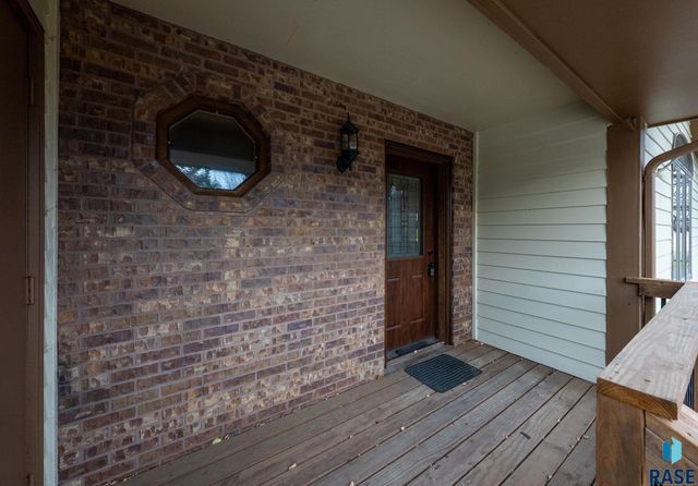 7604 E Palomino Rd Road, Sioux Falls, SD 57110