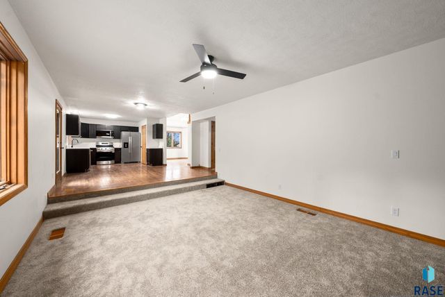 7604 E Palomino Rd Road, Sioux Falls, SD 57110