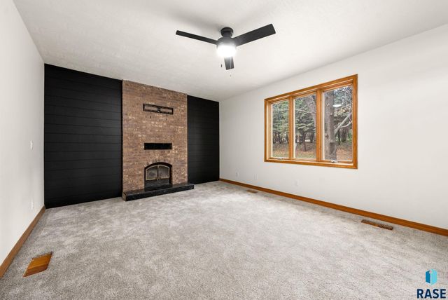 7604 E Palomino Rd Road, Sioux Falls, SD 57110