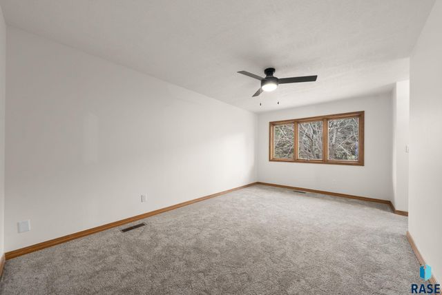 7604 E Palomino Rd Road, Sioux Falls, SD 57110