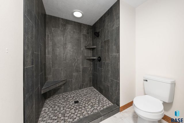 7604 E Palomino Rd Road, Sioux Falls, SD 57110