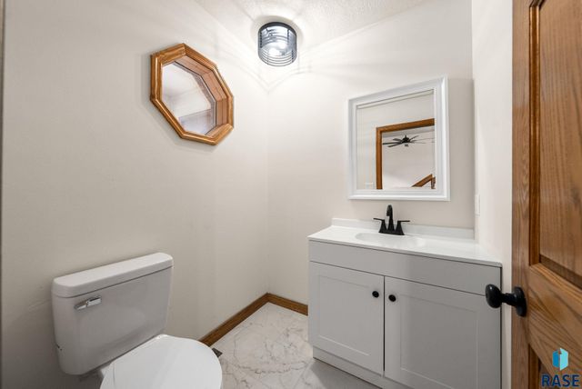 7604 E Palomino Rd Road, Sioux Falls, SD 57110