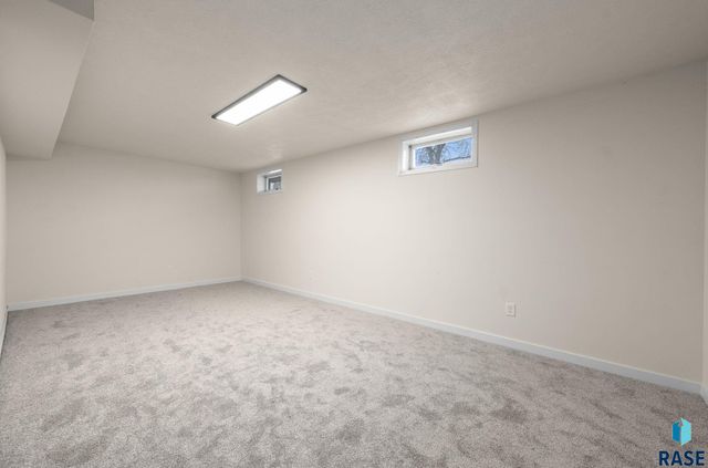 7604 E Palomino Rd Road, Sioux Falls, SD 57110