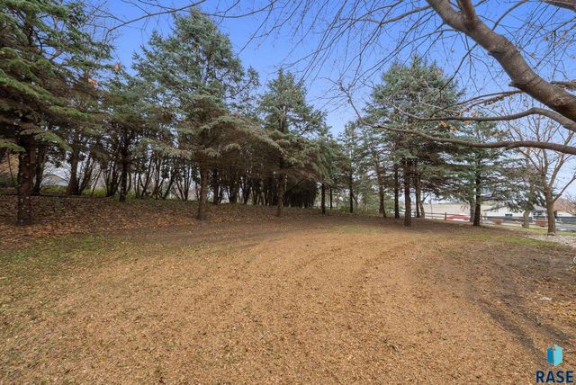 7604 E Palomino Rd Road, Sioux Falls, SD 57110