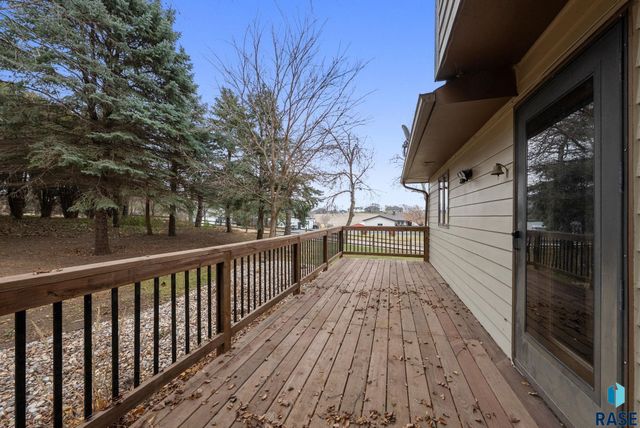 7604 E Palomino Rd Road, Sioux Falls, SD 57110