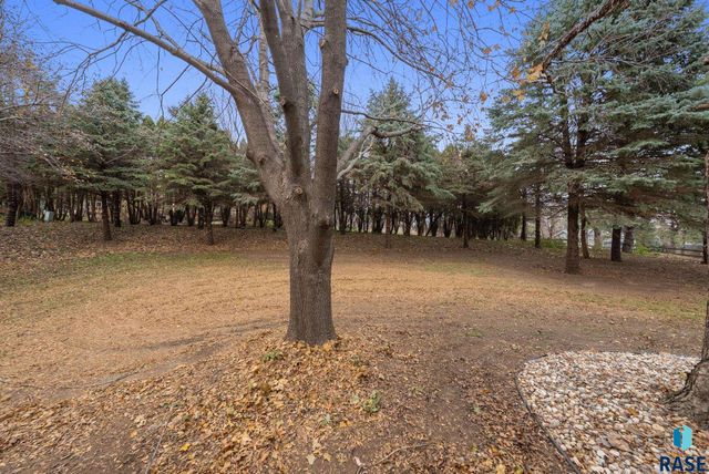 7604 E Palomino Rd Road, Sioux Falls, SD 57110