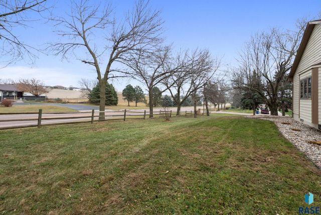 7604 E Palomino Rd Road, Sioux Falls, SD 57110
