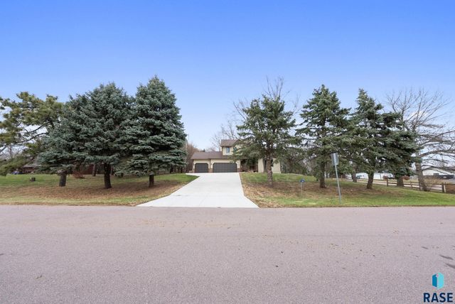 7604 E Palomino Rd Road, Sioux Falls, SD 57110