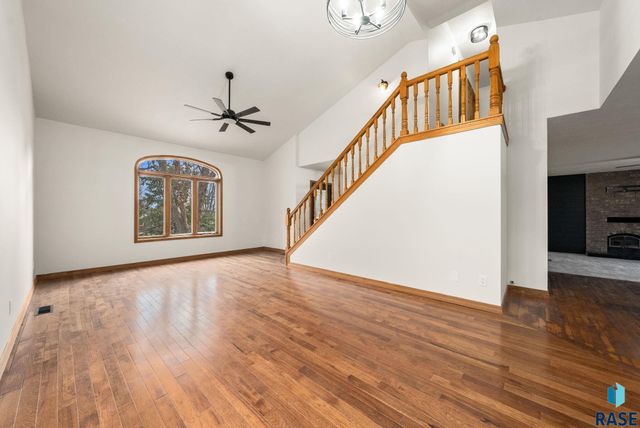 7604 E Palomino Rd Road, Sioux Falls, SD 57110