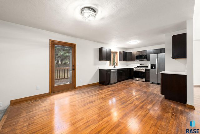 7604 E Palomino Rd Road, Sioux Falls, SD 57110