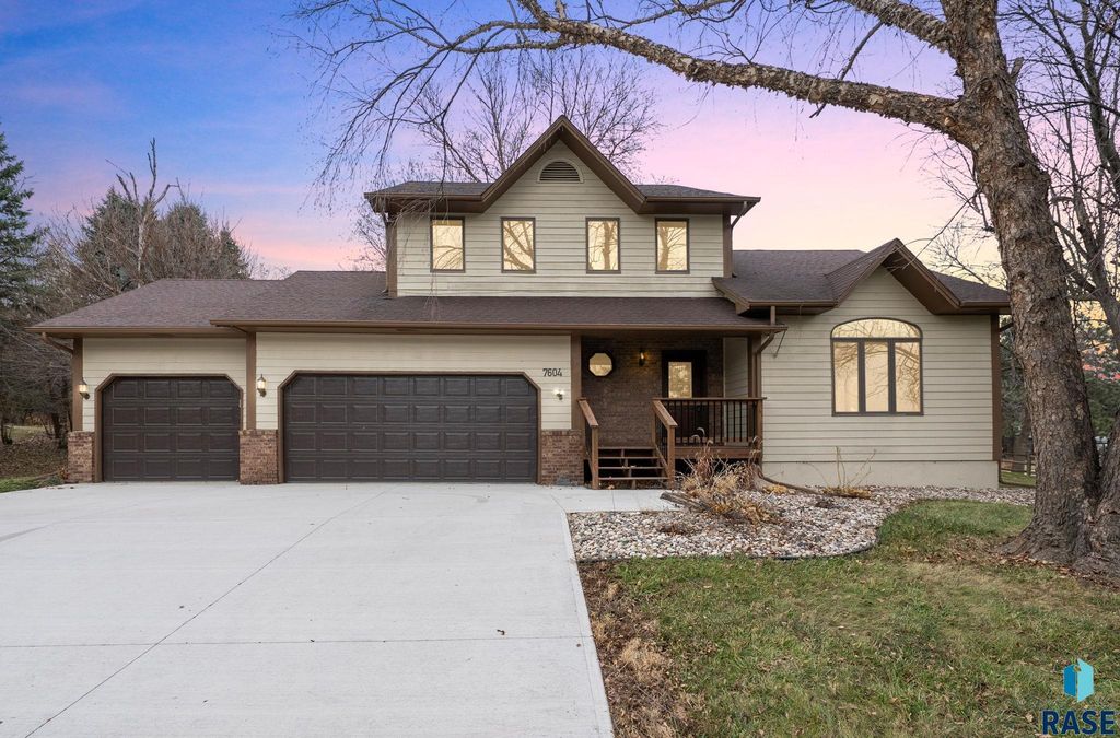 7604 E Palomino Rd Road, Sioux Falls, SD 57110