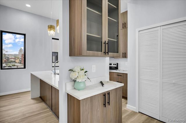 177 Gladstone 3, Detroit, MI 48202