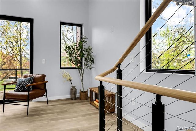 177 Gladstone 3, Detroit, MI 48202