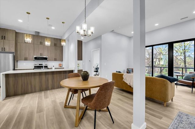 177 Gladstone 3, Detroit, MI 48202