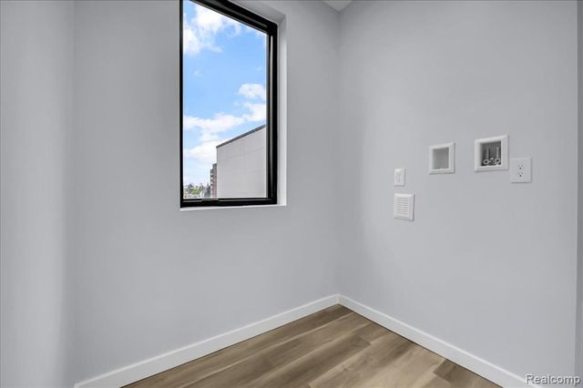 177 Gladstone 3, Detroit, MI 48202