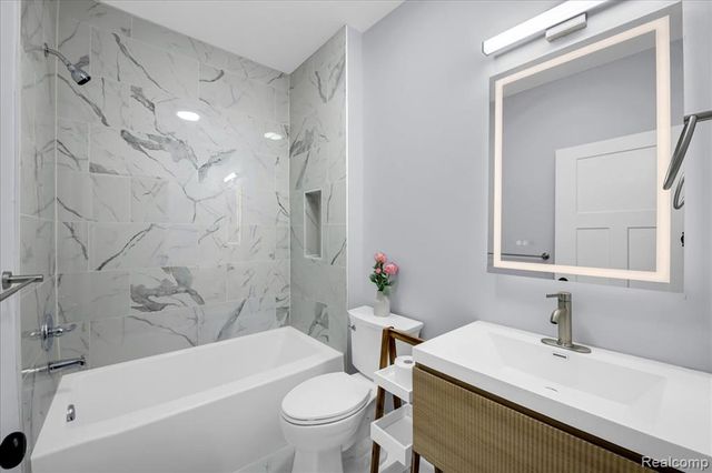 177 Gladstone 3, Detroit, MI 48202