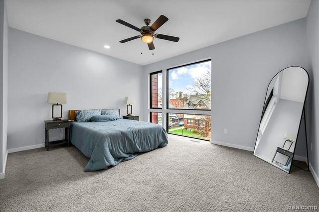 177 Gladstone 3, Detroit, MI 48202