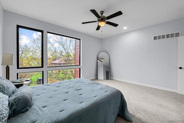 177 Gladstone 3, Detroit, MI 48202