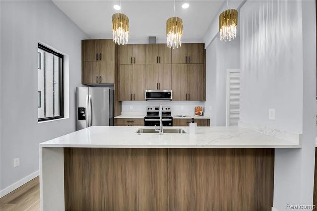 177 Gladstone 3, Detroit, MI 48202