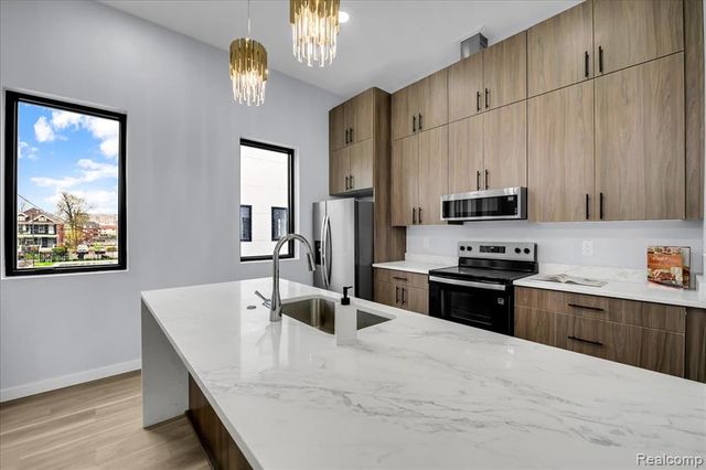 177 Gladstone 3, Detroit, MI 48202