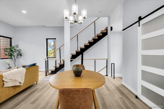 177 Gladstone 3, Detroit, MI 48202