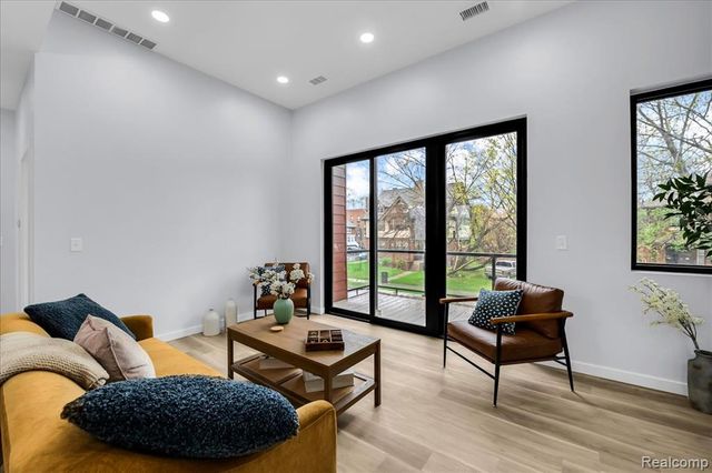 177 Gladstone 3, Detroit, MI 48202