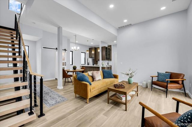177 Gladstone 3, Detroit, MI 48202