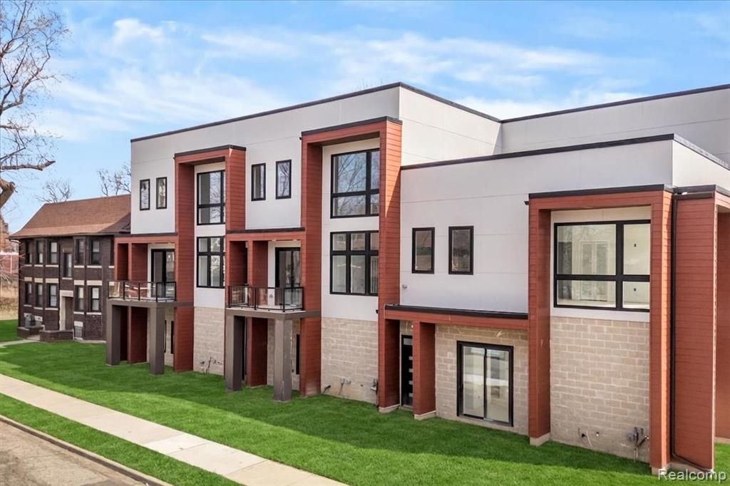 177 Gladstone 3, Detroit, MI 48202
