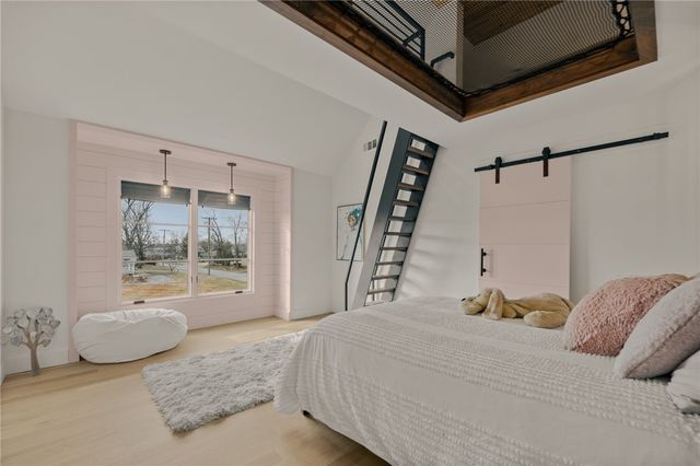 201 SW F Street, Bentonville, AR 72712