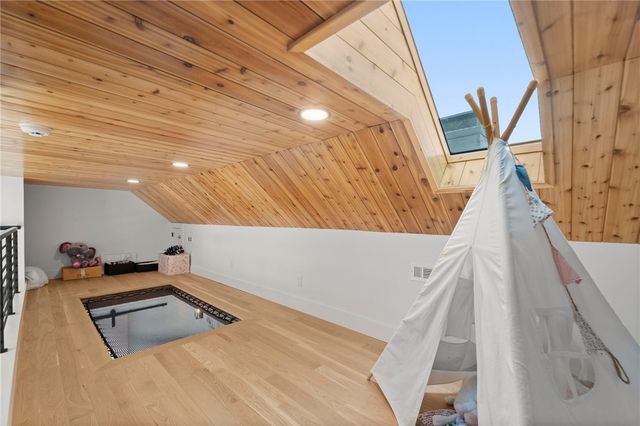 201 SW F Street, Bentonville, AR 72712