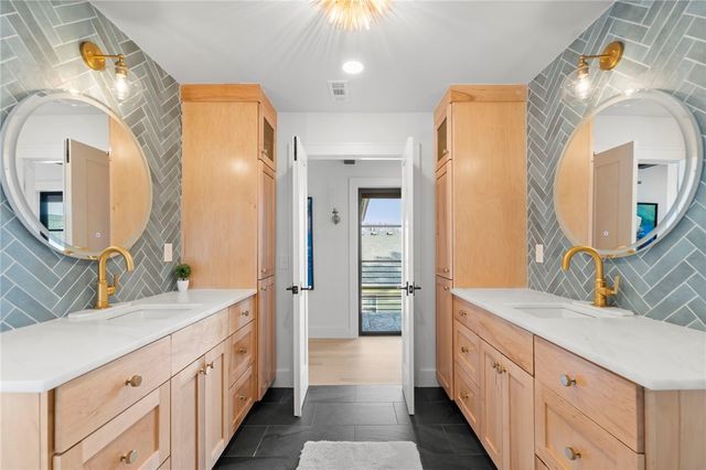 201 SW F Street, Bentonville, AR 72712