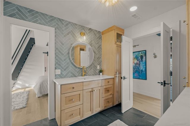 201 SW F Street, Bentonville, AR 72712