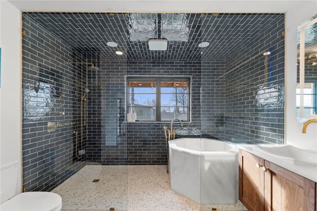 201 SW F Street, Bentonville, AR 72712