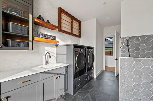 201 SW F Street, Bentonville, AR 72712