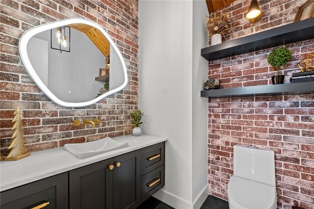 201 SW F Street, Bentonville, AR 72712